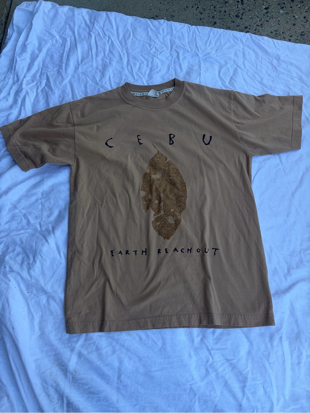 Earth Reachout Cebu Philippines Graphic Tee Brown Leaf Map Y2K Style Rare Label